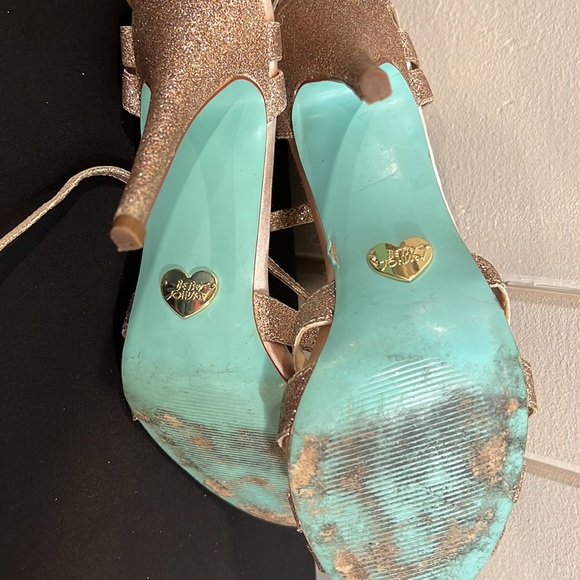 Betsy Johnson Gold Heels - Picture 7 of 8